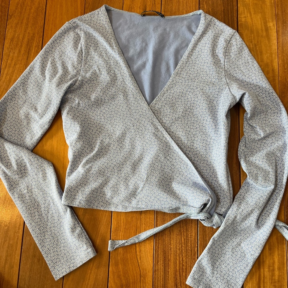 Brandy Melville Wrap top 🦋